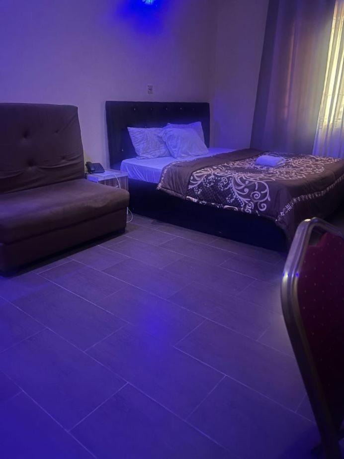 Hotel Adonai Ltd Benin City Esterno foto