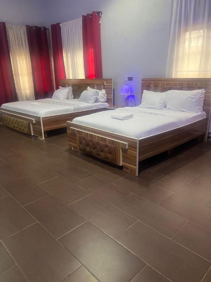 Hotel Adonai Ltd Benin City Esterno foto